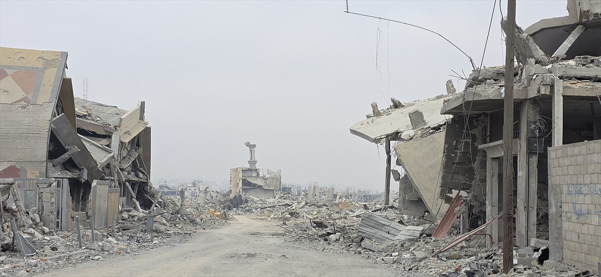 Gazze'de yıkım devam ediyor: Beni Suheyla'da siviller enkazda umut arıyor