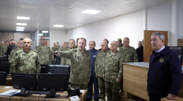 Hulusi Akar, HİK uçağının görev uçuşuna katıldı