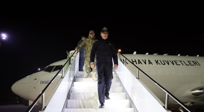 Hulusi Akar, HİK uçağının görev uçuşuna katıldı