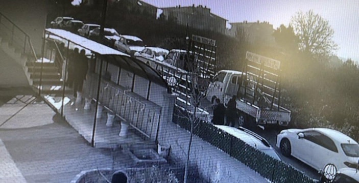 Bursa'da cami çıkışında eski patronu öldürdü