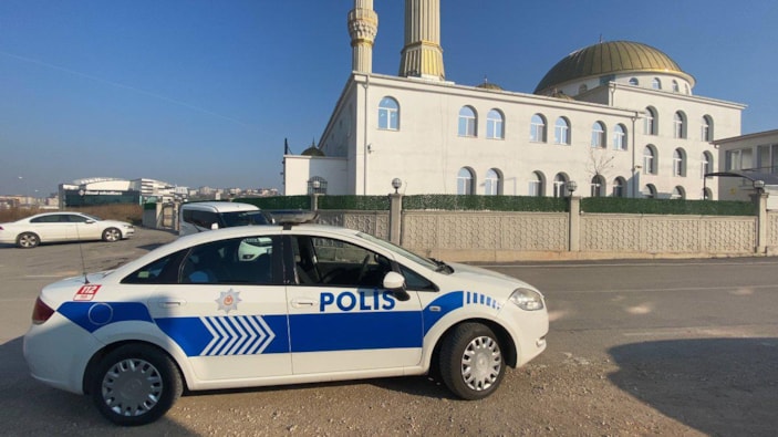 Bursa'da cami çıkışında eski patronu öldürdü