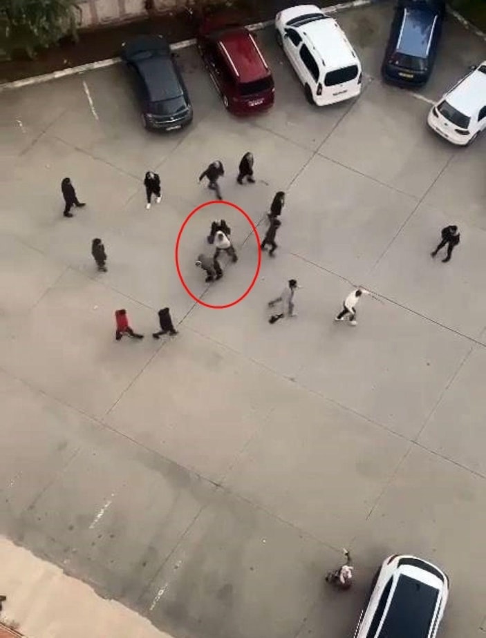 Diyarbakır'da fırçalı, sopalı kavga kamerada: 3 yaralı -7