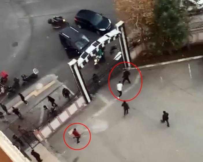 Diyarbakır'da fırçalı, sopalı kavga kamerada: 3 yaralı -3