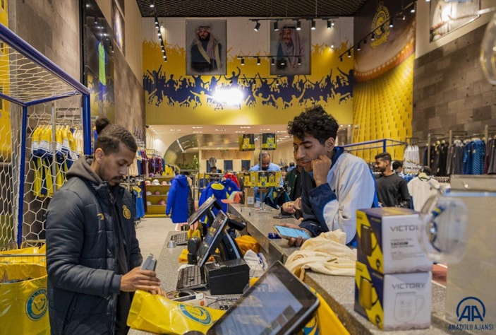 Cristiano Ronaldo'nun formaları satışa çıktı