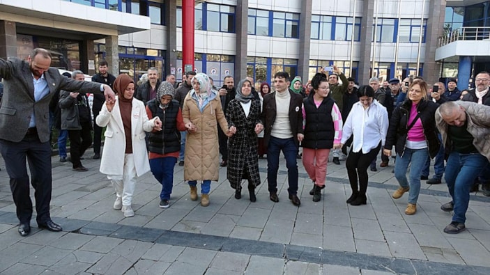 Yıllarca tabutlu eylem yapan EYT'liler, bu kez kutlama için buluştu -4