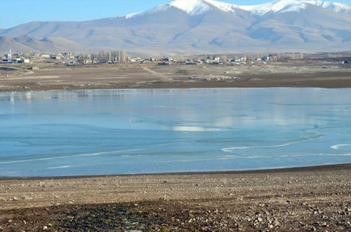 Muş'ta Alparslan-1 Barajı'nın su seviyesindeki düşüş devam ediyor