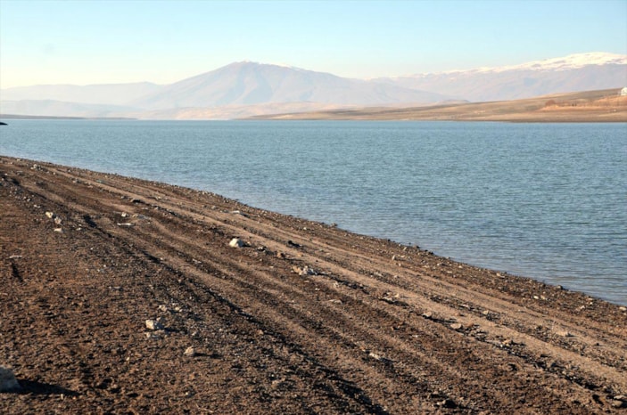 Muş'ta Alparslan-1 Barajı'nın su seviyesindeki düşüş devam ediyor