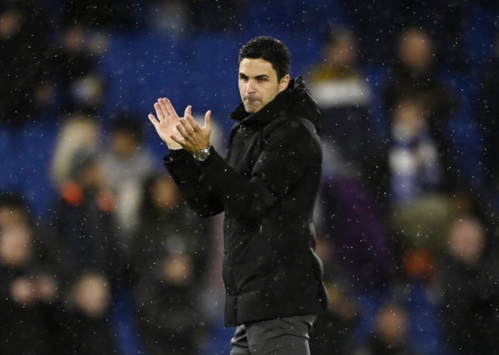 Emiliano Martinez, madalyasını bekçi köpeğine emanet etti