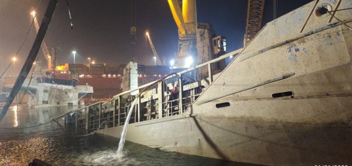 d İskenderun Limanı’nda batan gemi su yüzüne çıkarıldı