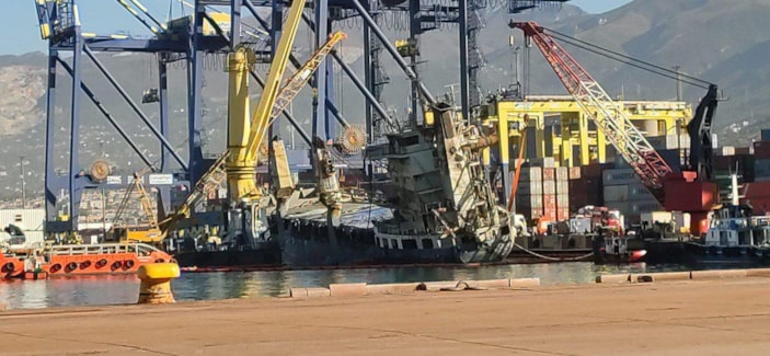 d İskenderun Limanı’nda batan gemi su yüzüne çıkarıldı