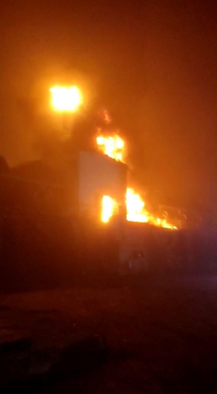 Bursa'da zift deposunda yangın -2