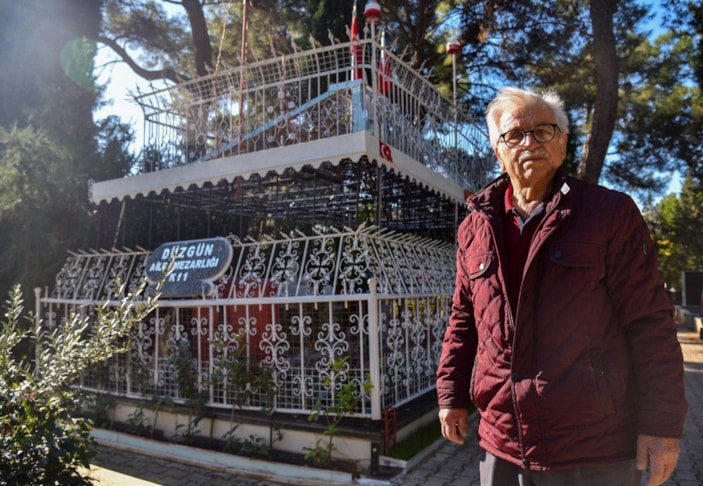 Eşine 'türbe' gibi mezar yapıp, aydınlatma direğinden çektiği elektrikle aydınlattı -1