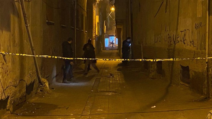 Evine girerken motosikletten açılan ateşle yaralandı -1