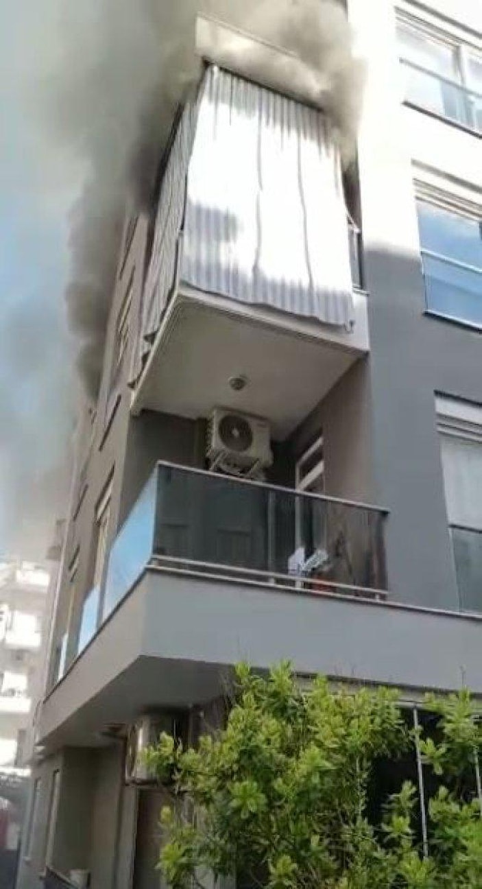 i Antalya’da kedisi yangında telef olan genç kız gözyaşlarına boğuldu