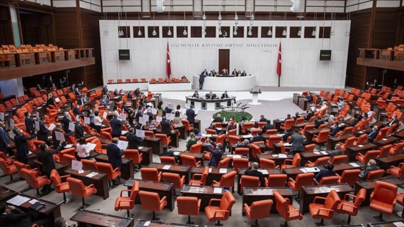 AK Parti, Anayasa için muhalefet turuna hazırlanıyor