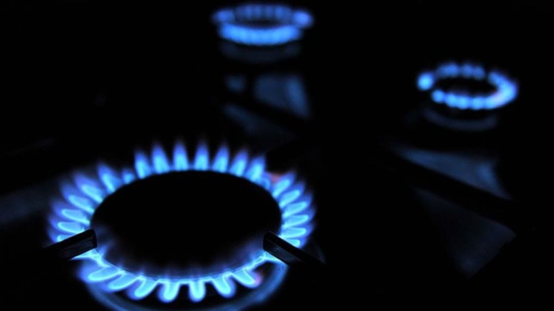 Pakistan'da plastik torbalarda doğalgaz alıyorlar