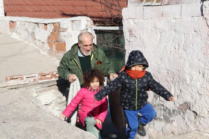 Çocuklarına hem annelik hem babalık yapıyor -7