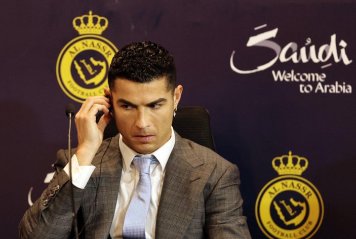 r Cristiano Ronaldo, Al Nassr ile sözleşme imzaladı