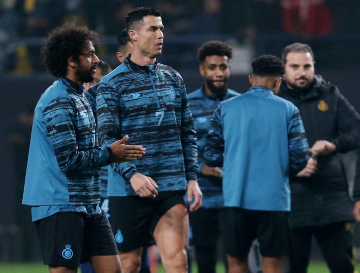 r Cristiano Ronaldo, Al Nassr ile sözleşme imzaladı