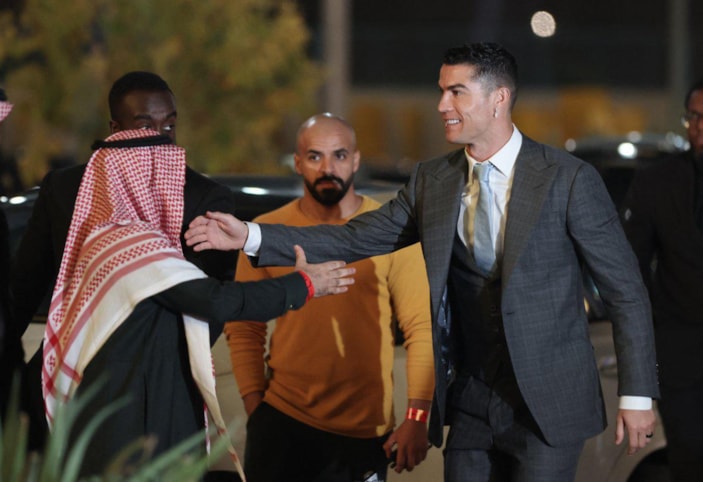 r Cristiano Ronaldo, Al Nassr ile sözleşme imzaladı