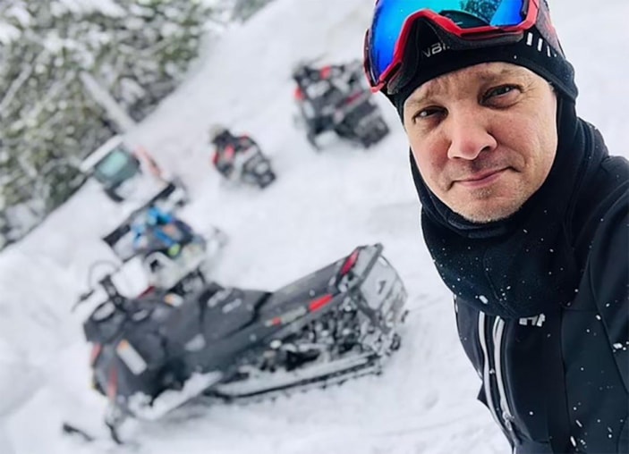 Jeremy Renner, yoğun bakımda tedavi ediliyor