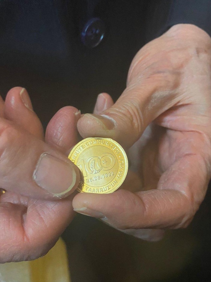 Cumhuriyet’in 100’üncü yılı için basılan 1 lira 