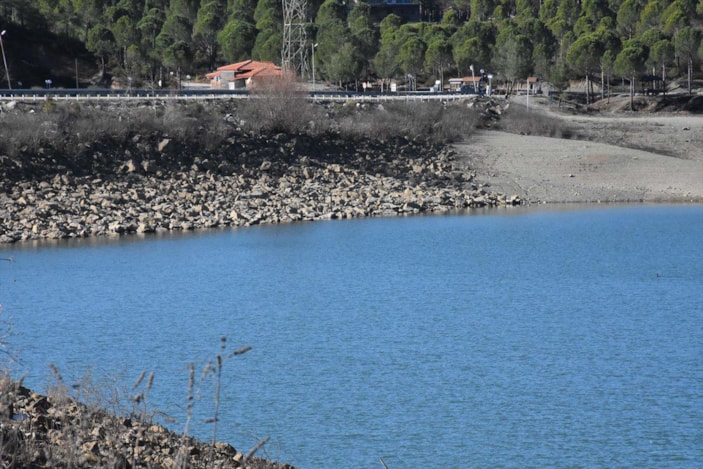 Muğla'daki Ula Göleti 50 metre çekildi