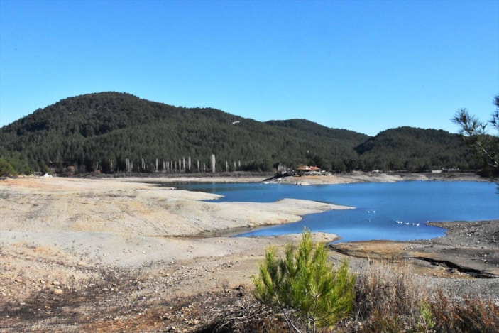 Muğla'daki Ula Göleti 50 metre çekildi