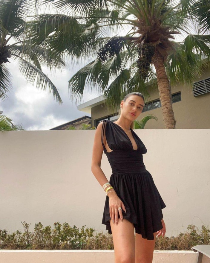 Aleyna Elibol pozlarıyla dikkat çekti