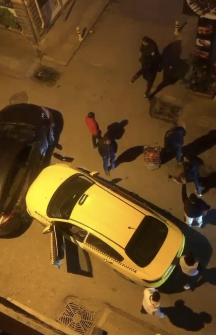 Bursa'da kaza yapan taksi şoförünü bayılana kadar dövdü 