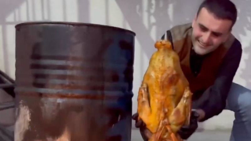 Czn Burak'tan yılın ilk yemeği paylaşımı