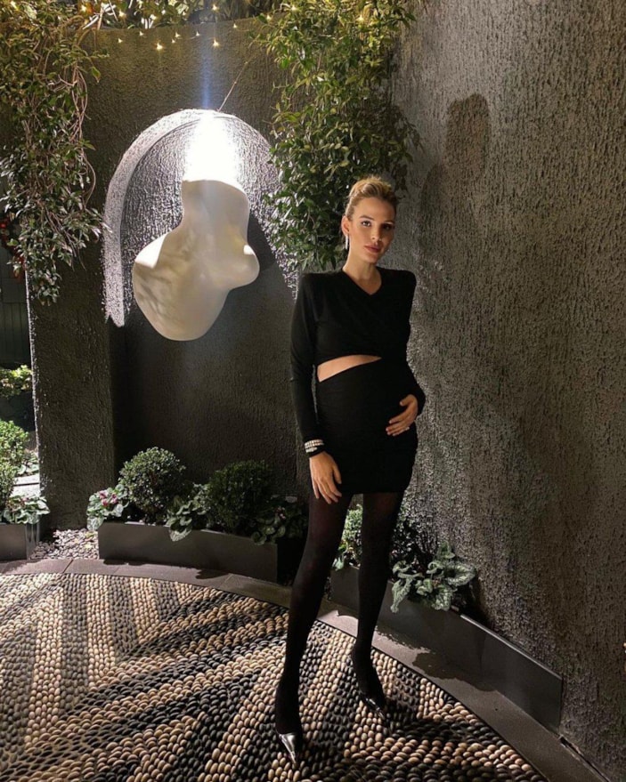 Eşi, Aslışah Alkoçlar'ı hediyeye boğuyor