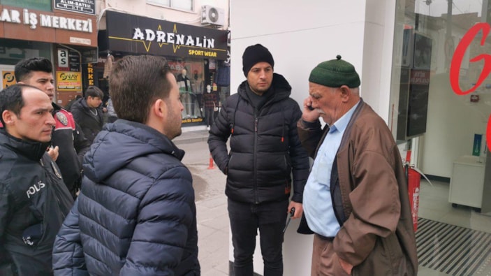 Aksaray'da yaşlı adamı 77 bin 300 lira dolandırdılar