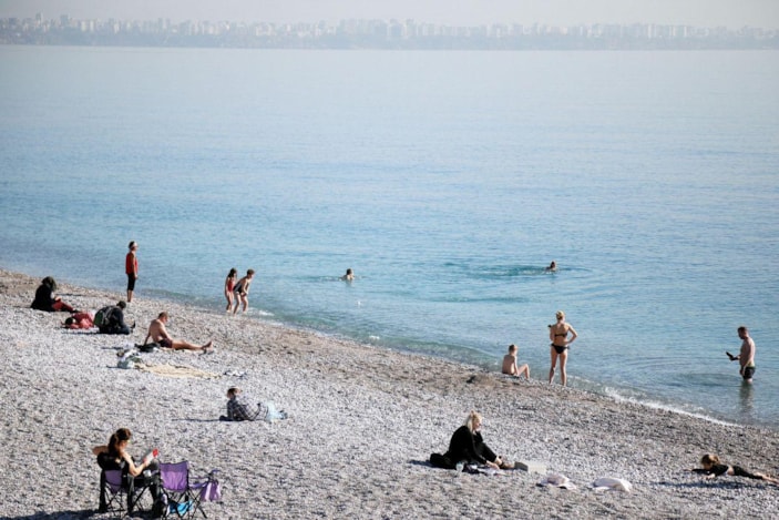 Antalya'da ocak ayında yabancıların deniz keyfi -10