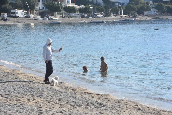Bodrum'da turistler denize girdi -1