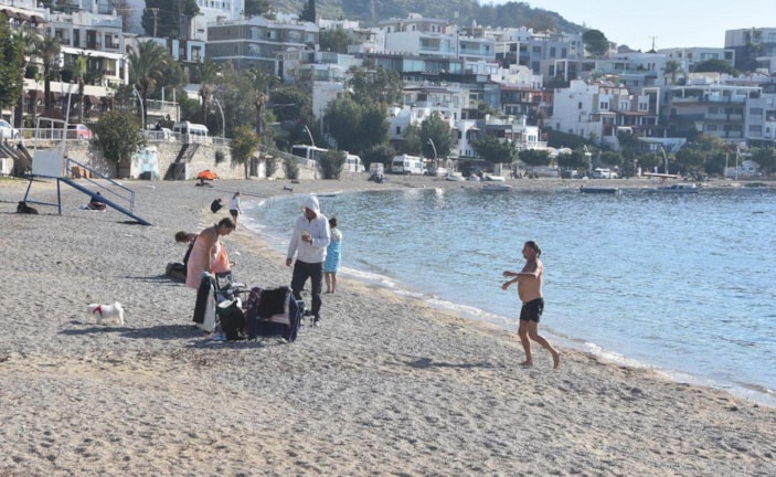 Bodrum'da turistler denize girdi -7