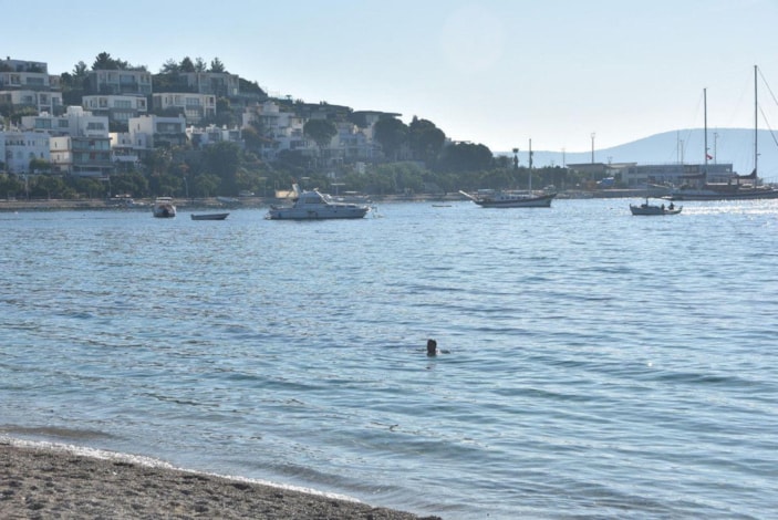 Bodrum'da turistler denize girdi -4