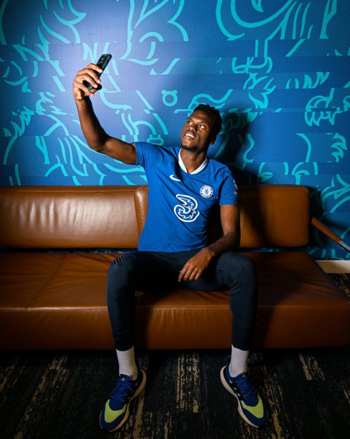 Chelsea, Benoit Badiashile'yi transfer etti