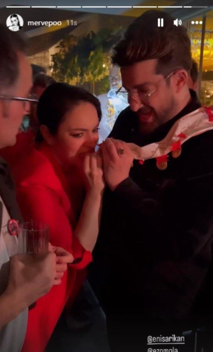 Enis Arıkan'a 56 adet altın takıldı