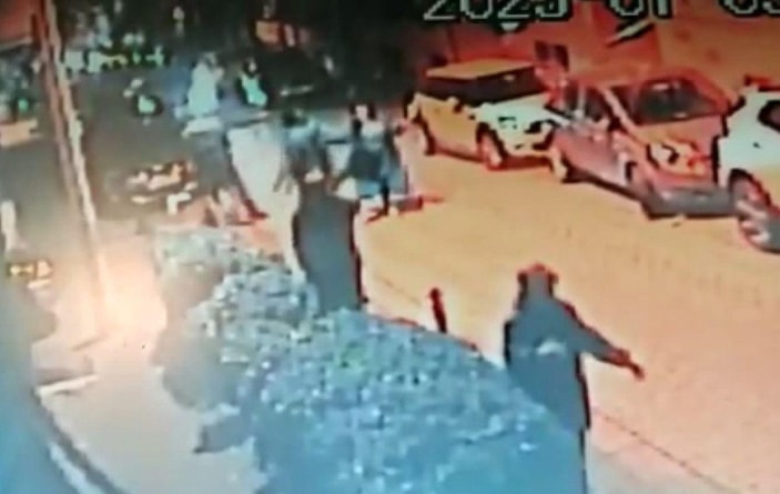 Kadıköy'de gasp şüphelilerine esnaf müdahalesi -4