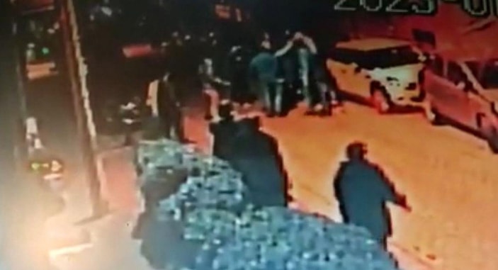 Kadıköy'de gasp şüphelilerine esnaf müdahalesi -7