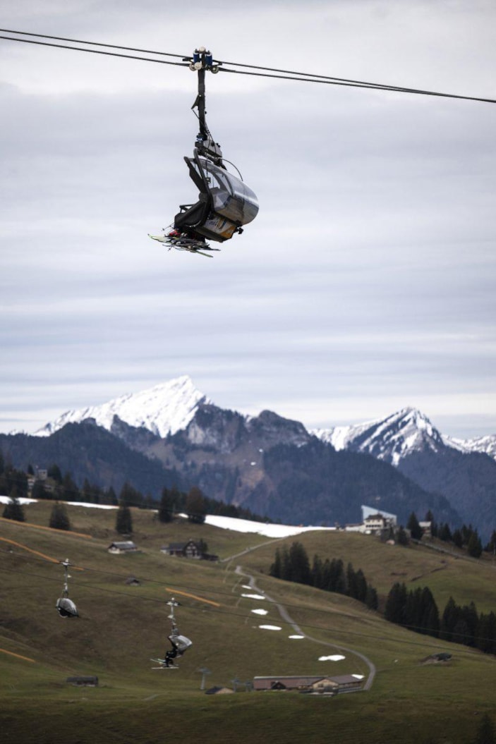 Avrupa'da yağmayan kar yağışı sonucu kayak merkezleri kapatıldı