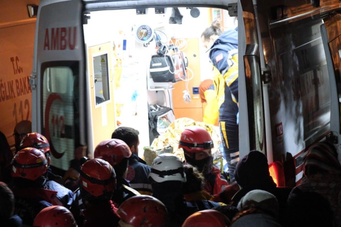 Manisa'da baba-oğul su kuyusuna düştü