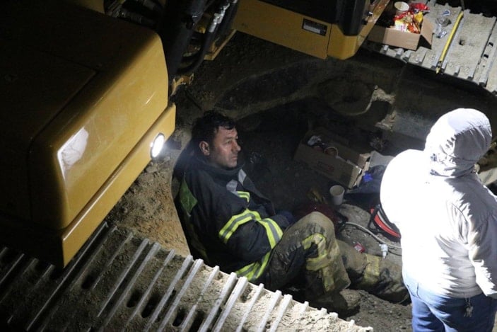 Manisa'da baba-oğul su kuyusuna düştü