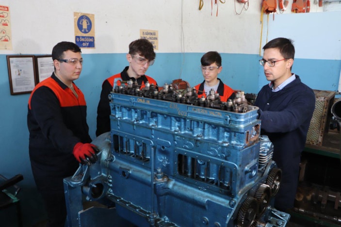 Samsun'da denizcilik lisesi mezunları, 2 bin dolarla işe başlıyor