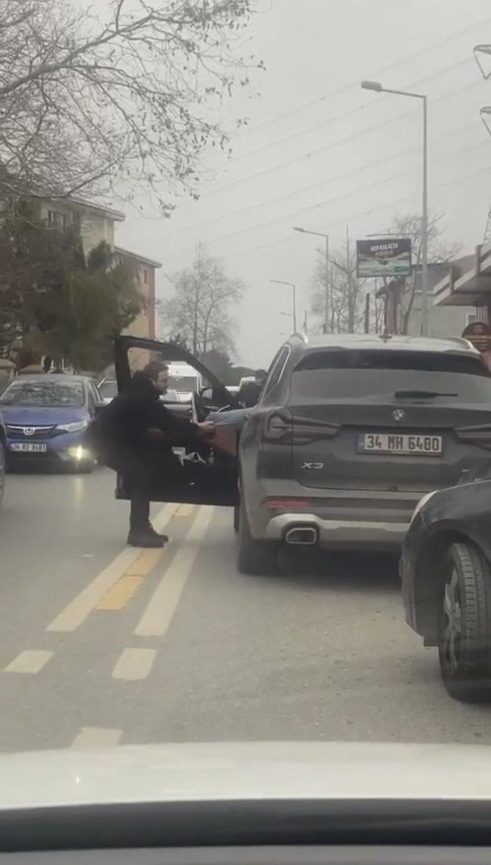 Sarıyer'deki trafikte tekmeler konuştu