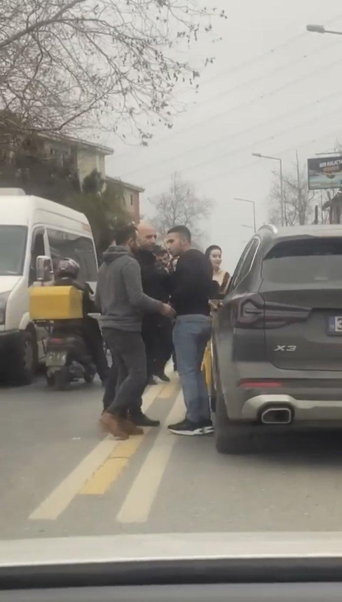 Sarıyer'deki trafikte tekmeler konuştu
