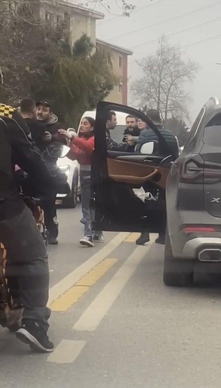 Sarıyer'deki trafikte tekmeler konuştu