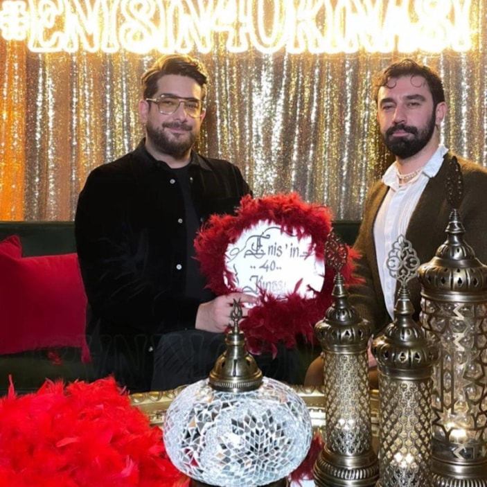 Enis Arıkan'a 56 adet altın takıldı