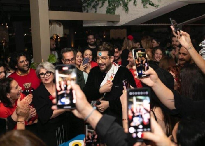 Enis Arıkan'a 56 adet altın takıldı